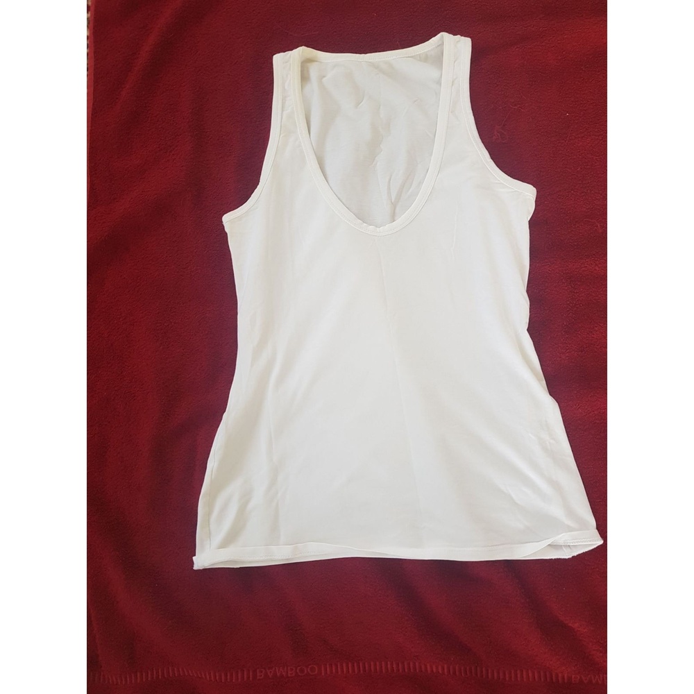 Tank Top Women's White EUC Scoop neck